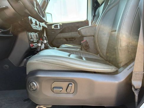 Used 2025 Jeep Gladiator Mojave AWD/4WD image 10