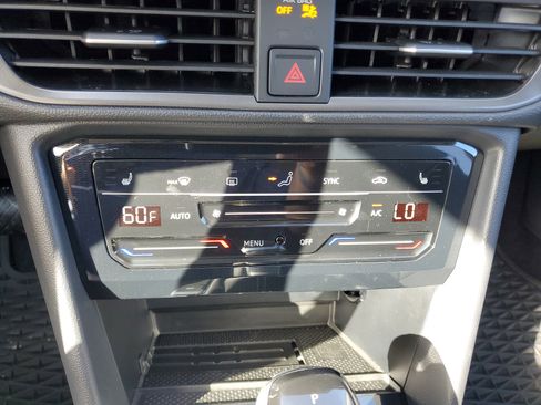 New 2025 Volkswagen Taos SE image 23