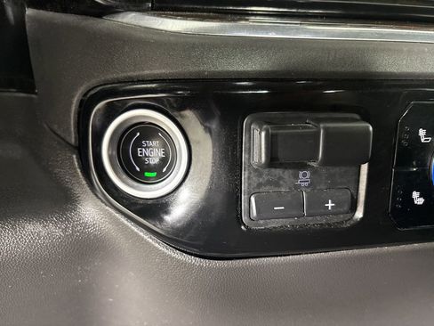 Used 2023 GMC Sierra 1500 SLE AWD/4WD image 16