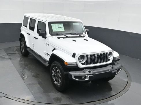 New 2026 Jeep Wrangler Unlimited Sahara AWD/4WD image 35