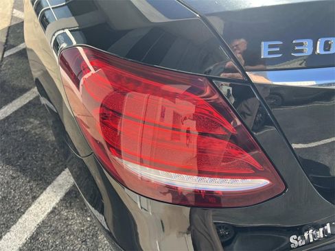 Used 2018 Mercedes-Benz E 300 4MATIC image 18