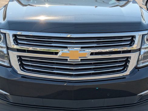 Used 2020 Chevrolet Suburban Premier w/ 6.2L Performance Package AWD/4WD image 10