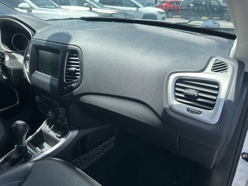 Used 2019 Jeep Compass Latitude FWD image 31