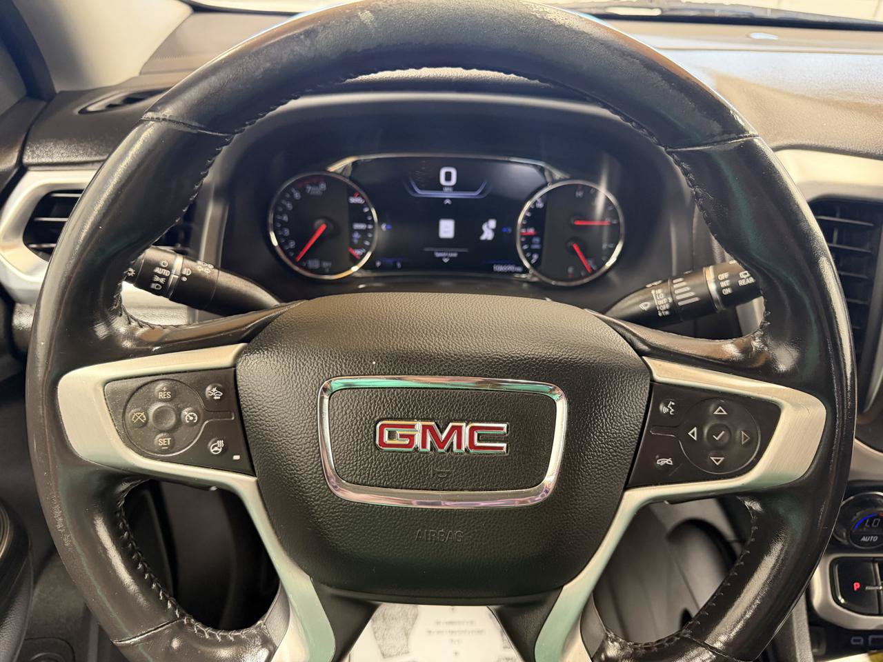 Used 2022 GMC Acadia SLT w/ Technology Package FWD image 15