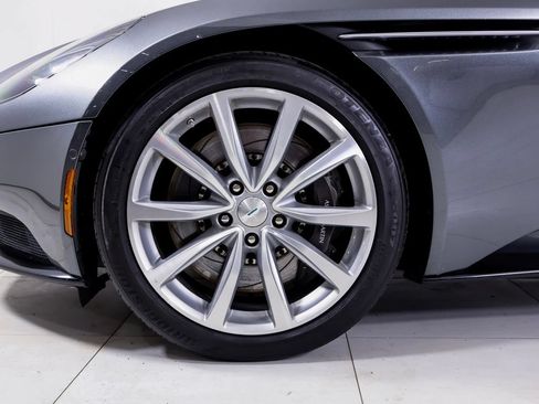 Used 2018 Aston Martin DB11 Coupe RWD image 24