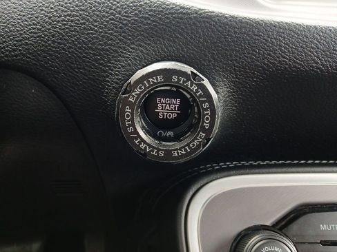 Used 2022 Dodge Challenger SXT w/ Driver Convenience Group image 14