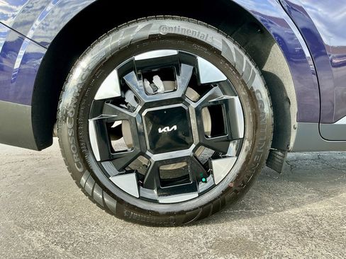 Used 2025 Kia Carnival EX image 21