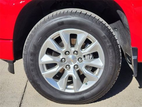 Used 2024 Chevrolet Silverado 1500 Custom image 8
