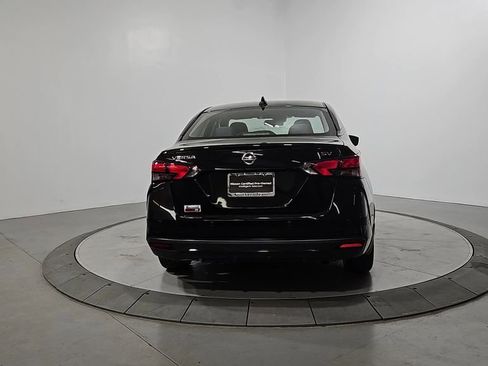 Used 2022 Nissan Versa SV w/ Trunk Package image 4