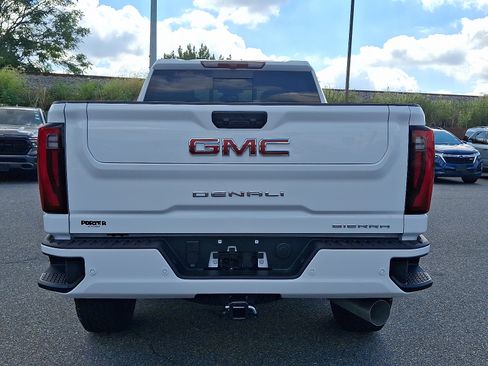 Used 2025 GMC Sierra 3500 Denali image 5
