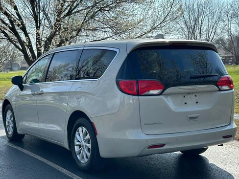 Used 2017 Chrysler Pacifica Touring w/ Tire & Wheel Group image 7