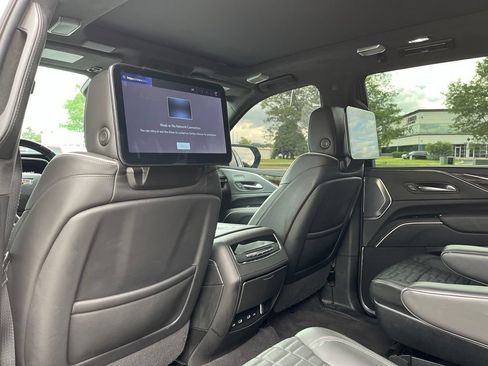 Used 2024 Cadillac Escalade Sport Platinum w/ LPO, ONYX Package AWD/4WD image 22