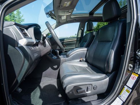 Used 2015 Toyota Highlander Limited AWD/4WD image 10