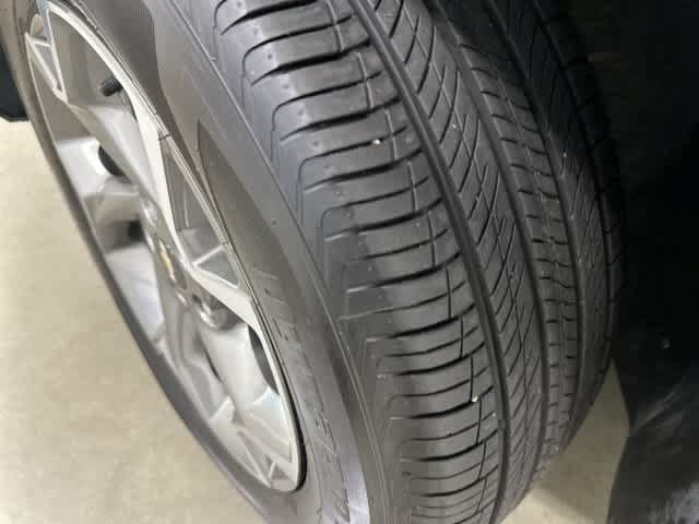 Used 2025 Chevrolet Trax LT w/ LT Convenience Package FWD image 29