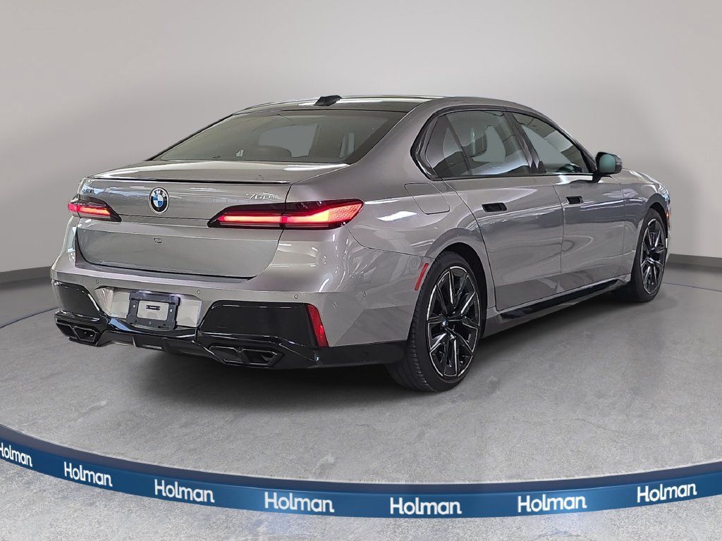 Used 2024 BMW 760i xDrive AWD/4WD image 7