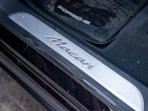 Certified 2025 Porsche Macan Electric image 12