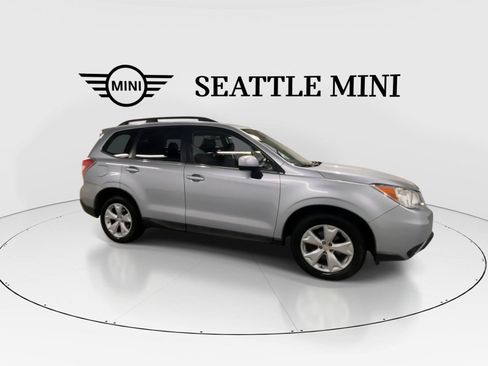 Used 2015 Subaru Forester 2.5i Limited AWD/4WD image 2