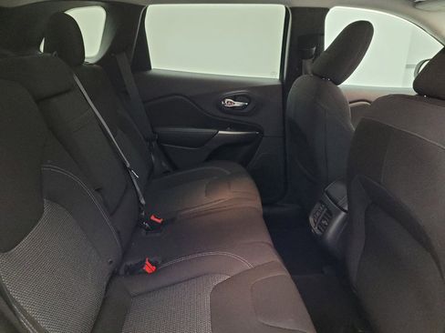 Used 2019 Jeep Cherokee Latitude w/ Popular Appearance Group image 19