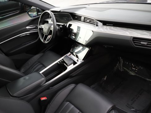 Used 2022 Audi e-tron S Prestige image 12