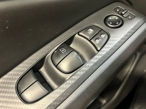 Used 2025 Nissan Altima 2.5 SV FWD image 5