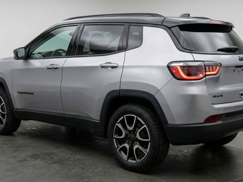 Used 2025 Jeep Compass Trailhawk image 6