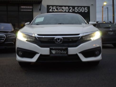 Used 2017 Honda Civic Touring image 4