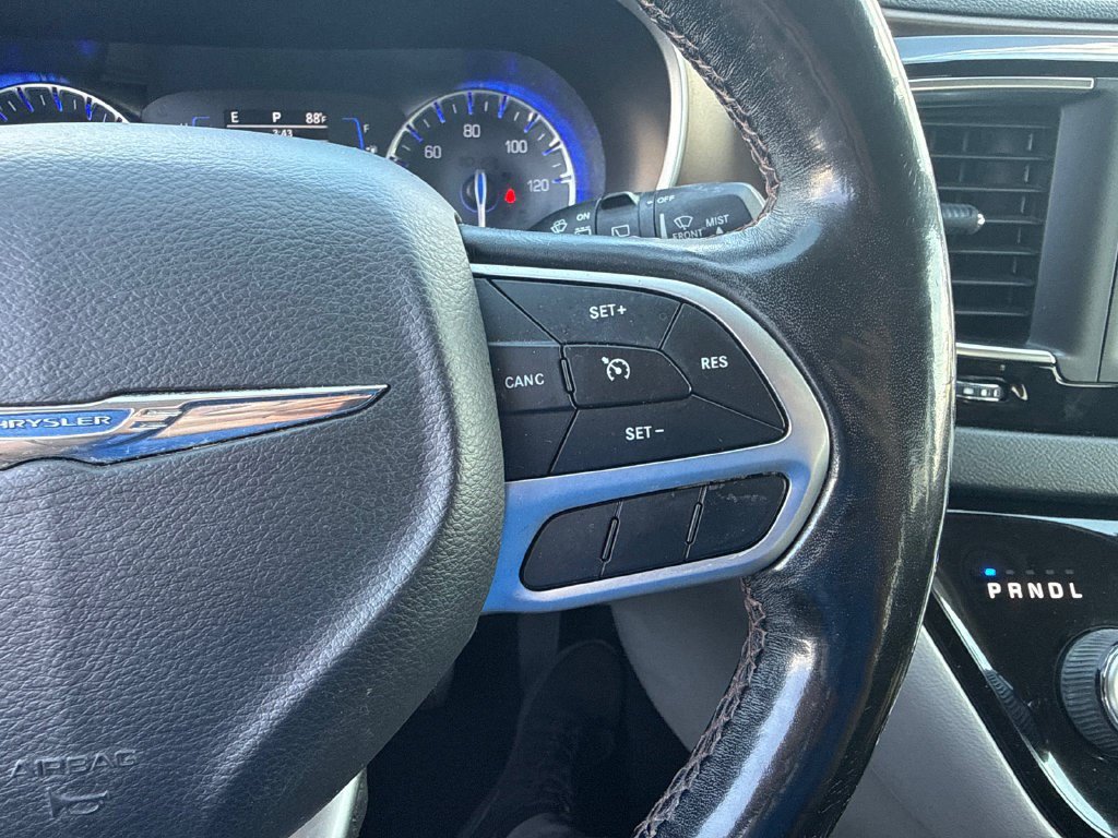Used 2019 Chrysler Pacifica Touring Plus w/ Tire & Wheel Group FWD image 25