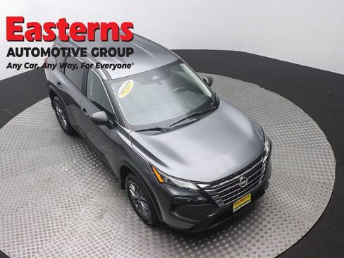 Used 2024 Nissan Rogue S AWD/4WD image 3