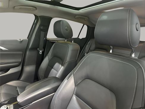 Used 2018 INFINITI QX30 Premium w/ Navigation Package FWD image 10