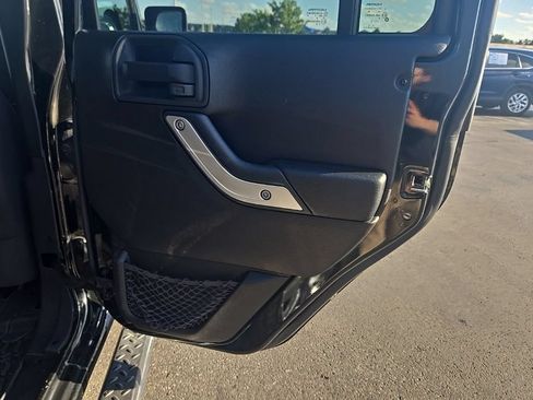 Used 2013 Jeep Wrangler Unlimited Sahara w/ Dual Top Group AWD/4WD image 26