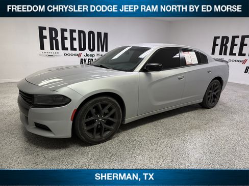 Used 2022 Dodge Charger SXT w/ Blacktop Package RWD image 1
