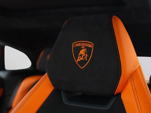 Used 2022 Lamborghini Urus AWD/4WD image 12