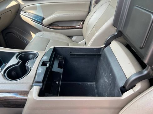 Used 2019 GMC Yukon XL SLT w/ Open Road Package AWD/4WD image 14