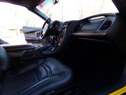 Used 2001 Chevrolet Corvette Convertible w/ Preferred Equipment Group2 image 21