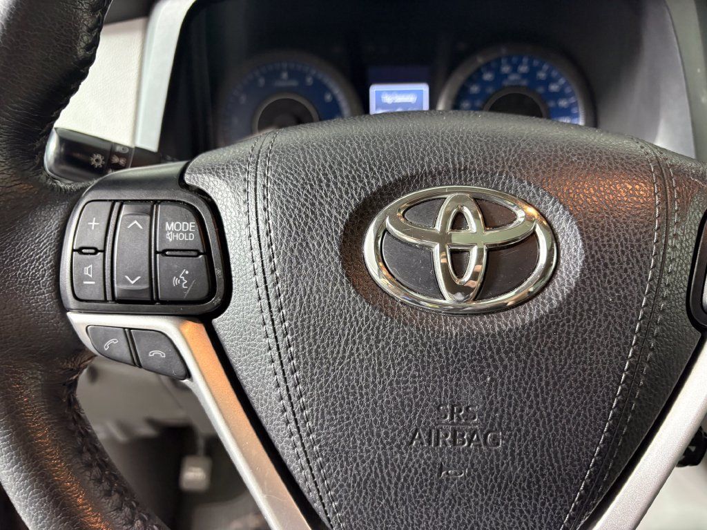 Used 2020 Toyota Sienna XLE FWD image 24