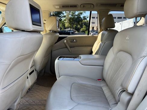 Used 2014 INFINITI QX80 4WD w/ Deluxe Touring Package image 22