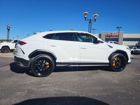 Used 2019 Lamborghini Urus image 3