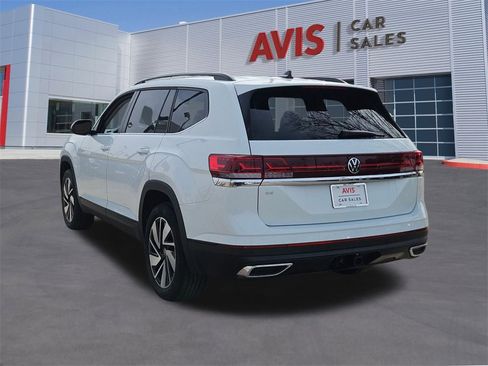 Used 2025 Volkswagen Atlas SE image 3