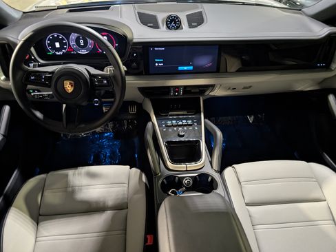 Certified 2024 Porsche Cayenne S AWD/4WD image 7