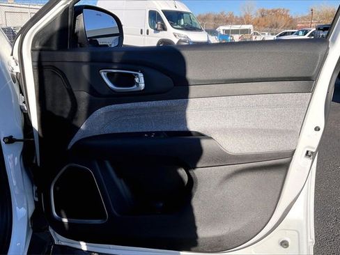 Certified 2025 Jeep Compass Sport image 19