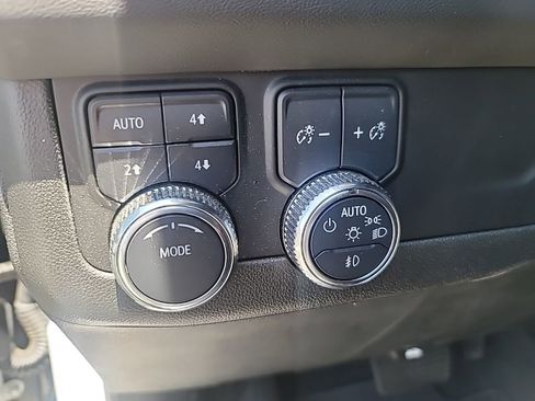Used 2024 GMC Yukon AT4 w/ AT4 Premium Package AWD/4WD image 16