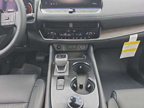 New 2026 Nissan Rogue Platinum w/ Platinum Premium Package AWD/4WD image 3