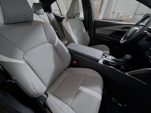 Used 2025 Toyota Camry SE image 31