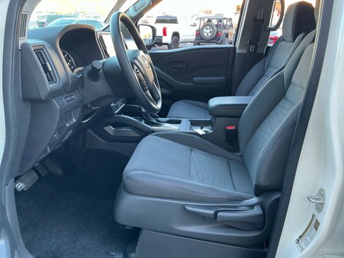 Used 2025 Nissan Frontier S image 14