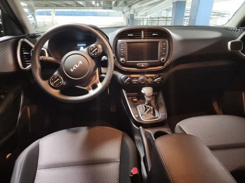 Used 2025 Kia Soul LX w/ LX Technology Package FWD image 5
