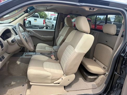 Used 2011 Nissan Frontier SV w/ SV Premium Utility Pkg RWD image 9