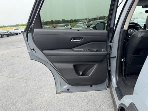 Used 2024 Nissan Pathfinder Platinum w/ Cargo Package AWD/4WD image 16