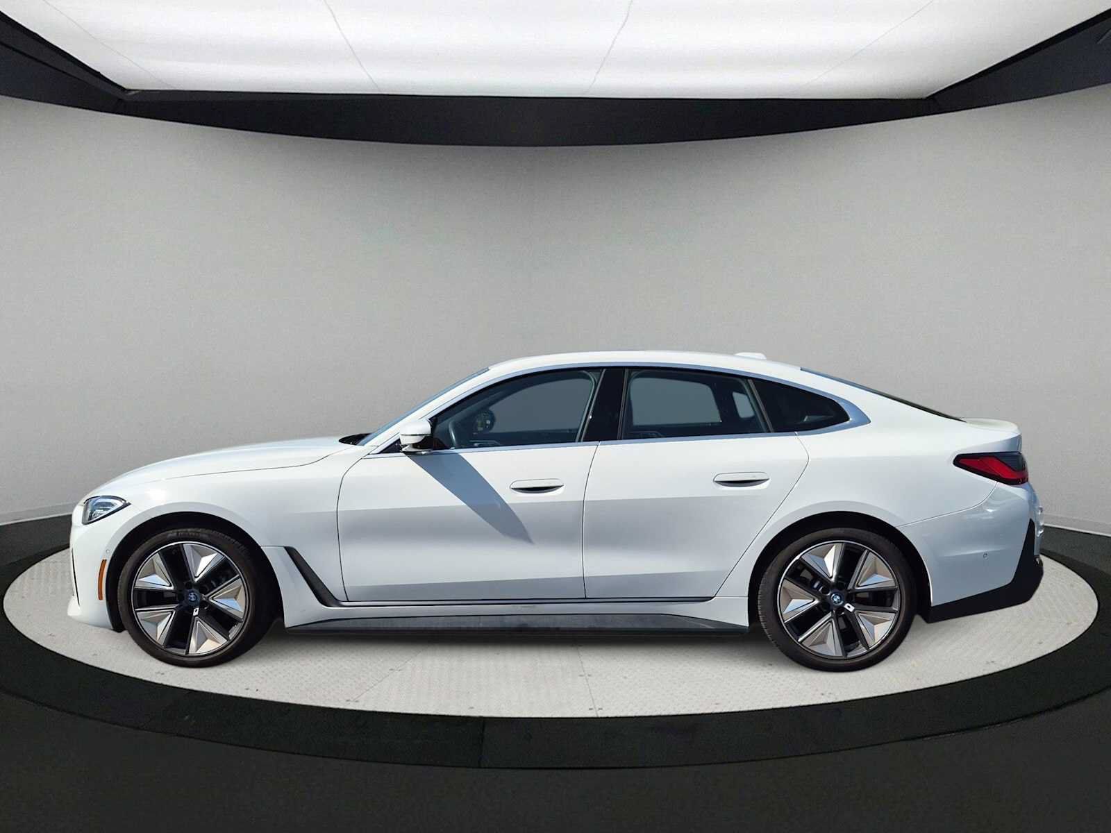 Used 2024 BMW i4 eDrive35 w/ Premium Package RWD image 5