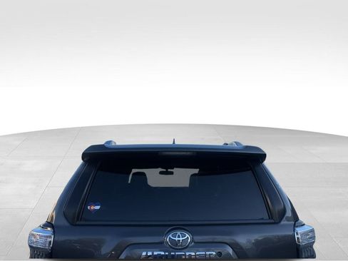 Used 2018 Toyota 4Runner SR5 Premium image 13