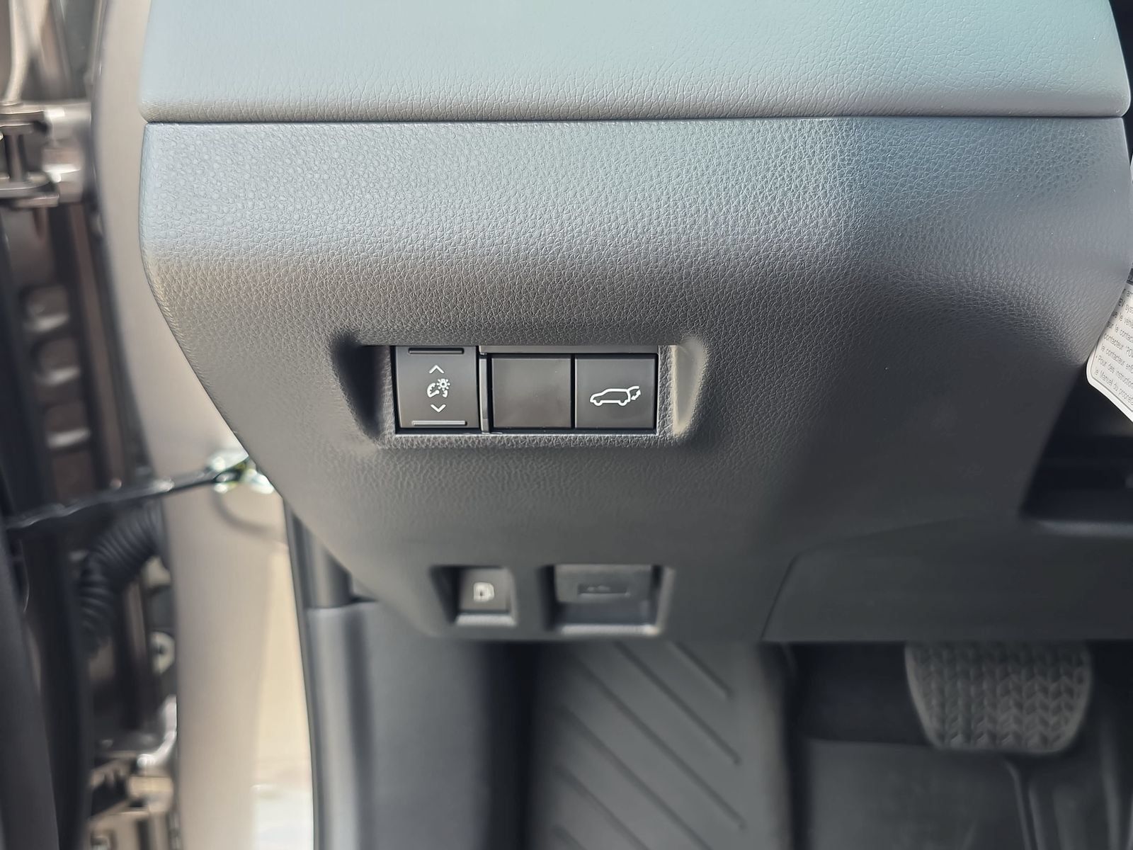 New 2026 Toyota RAV4 SE w/ Convenience Package FWD image 22